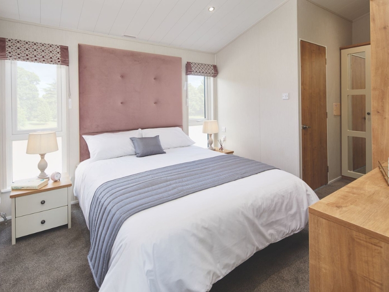 Black Beck Lodge double bed