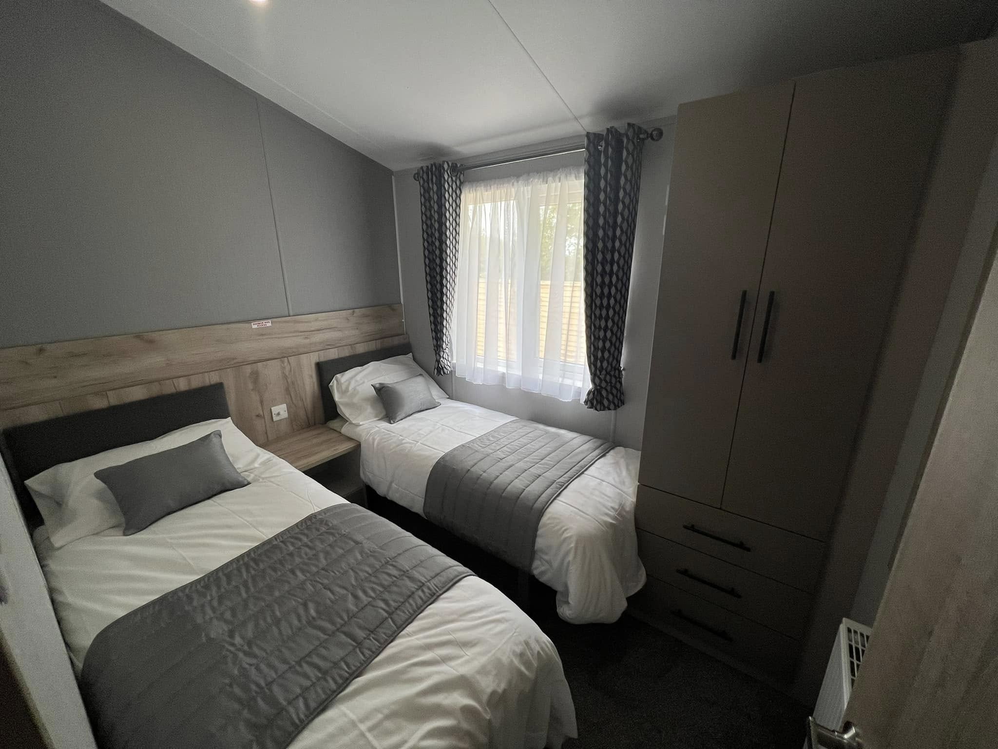 Twin bedroom Maplton Lodge
