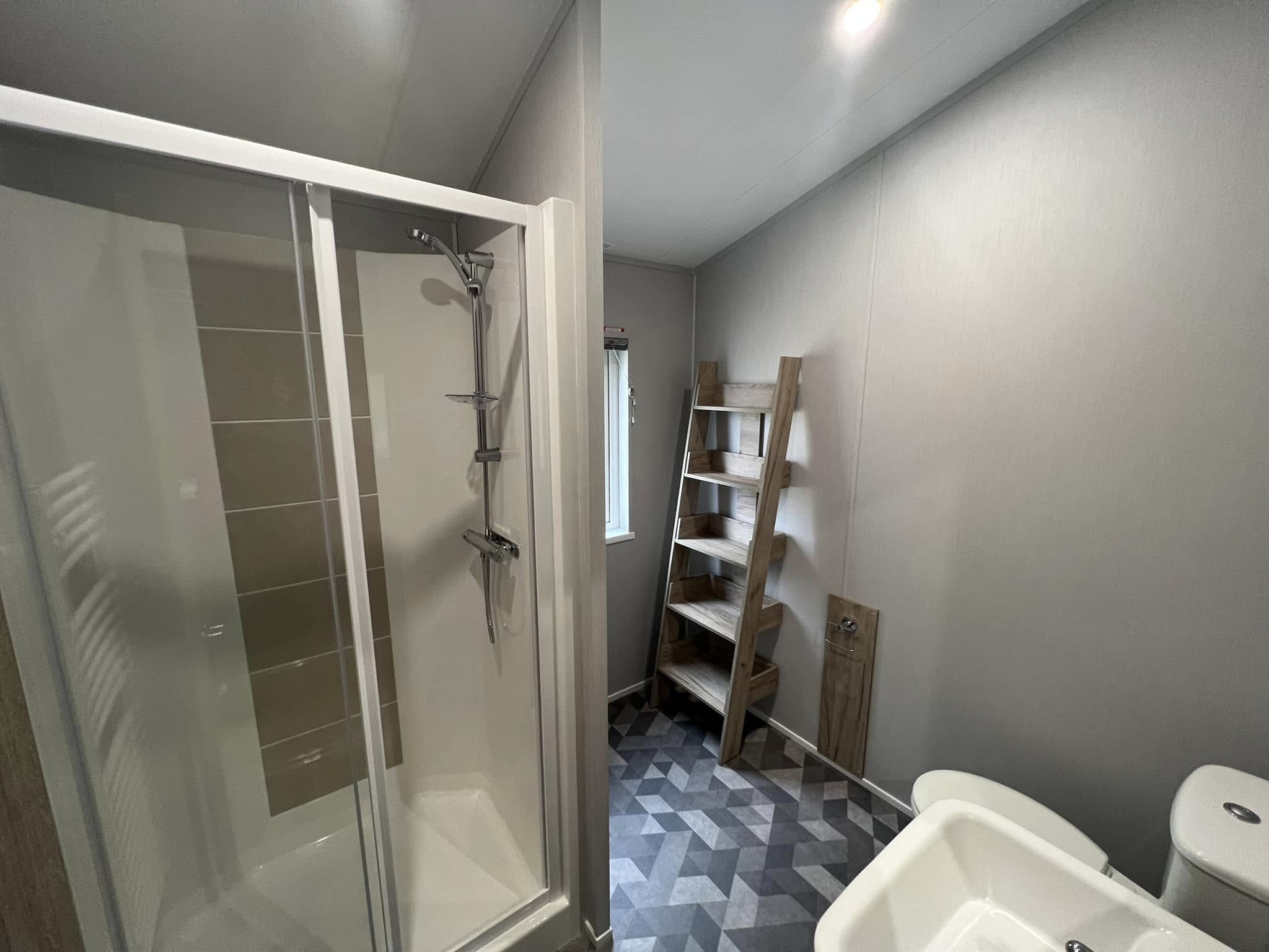 Shower in Mapleton lodge 2022