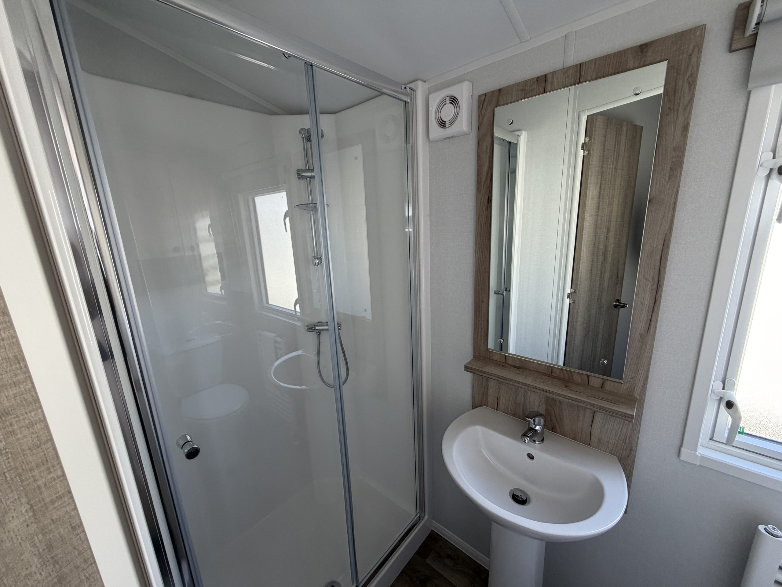 Image of the Willerby Buxton 2026 main bathroom