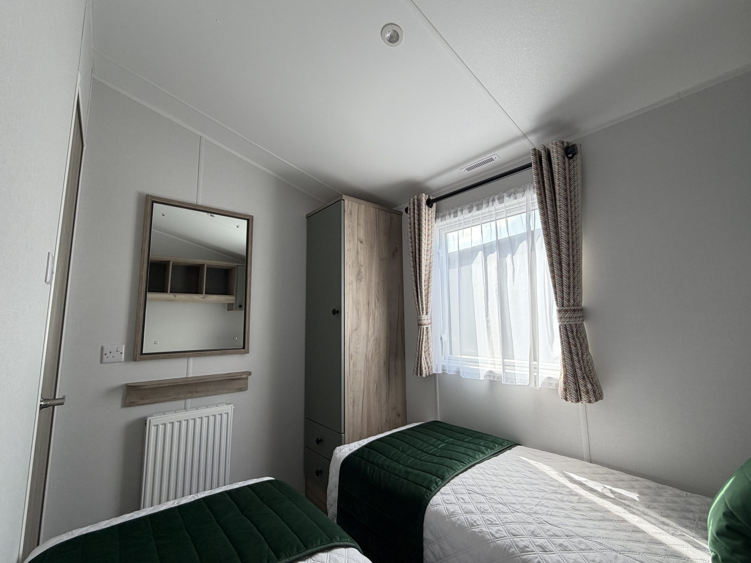 A picture of a twin room in the Willerby Buxton 2026