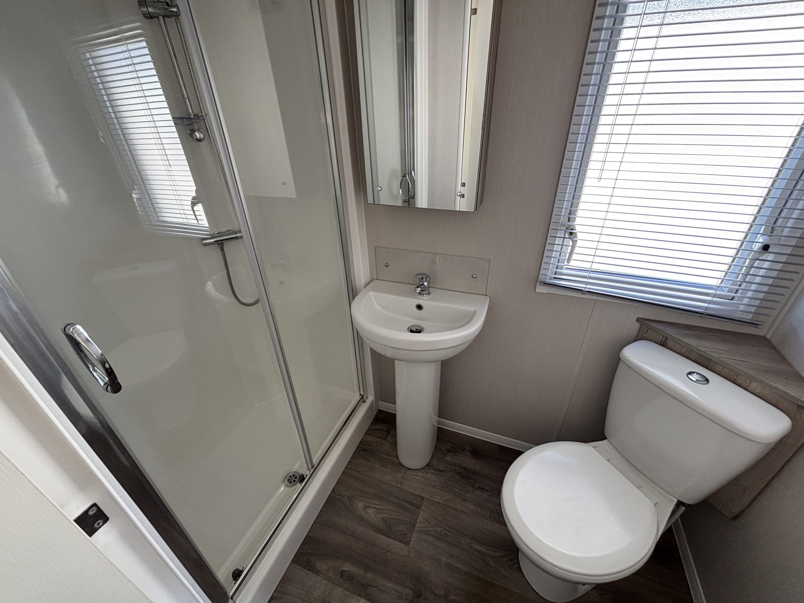 Family bathroom in the Willerby Linwood 2022 caravan at Newton Hall Holiday Park