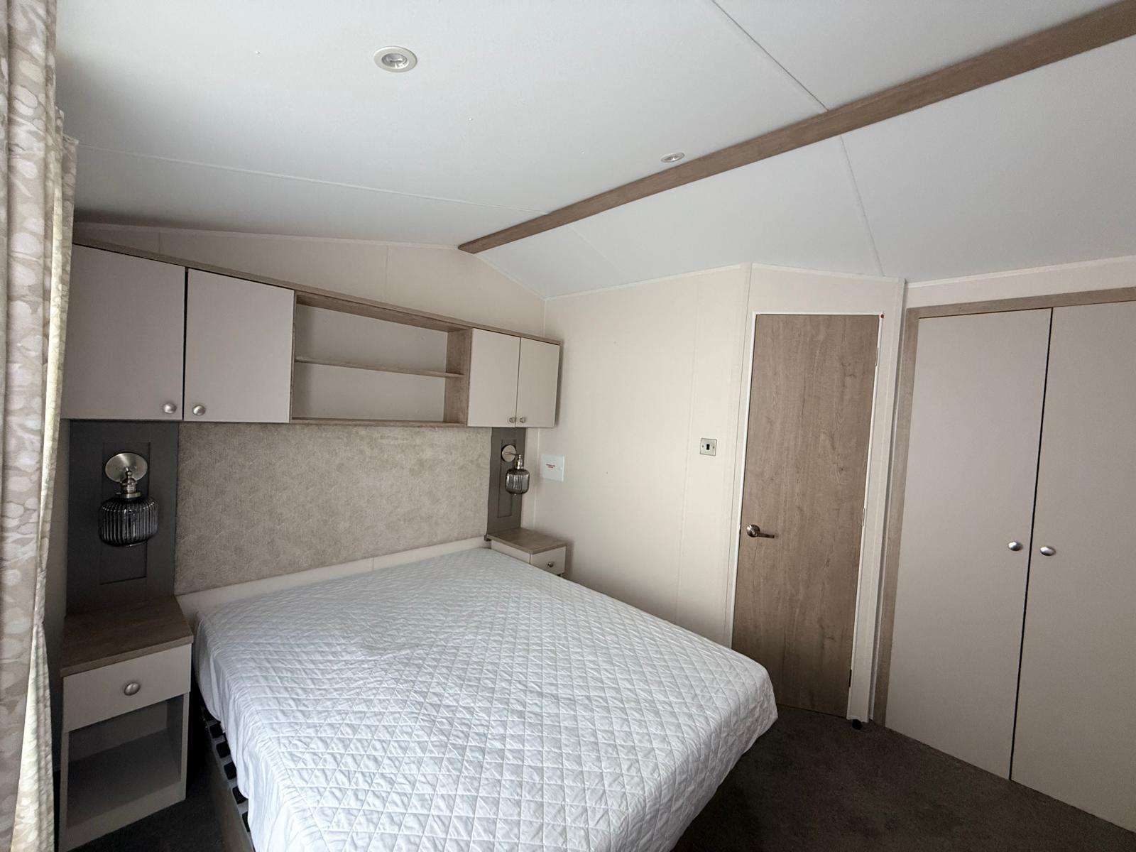 Image of the master bedroom within the Willerby Salisbury 2027. Arrange a viewing now by contacting Newton Hall Holiday Parks